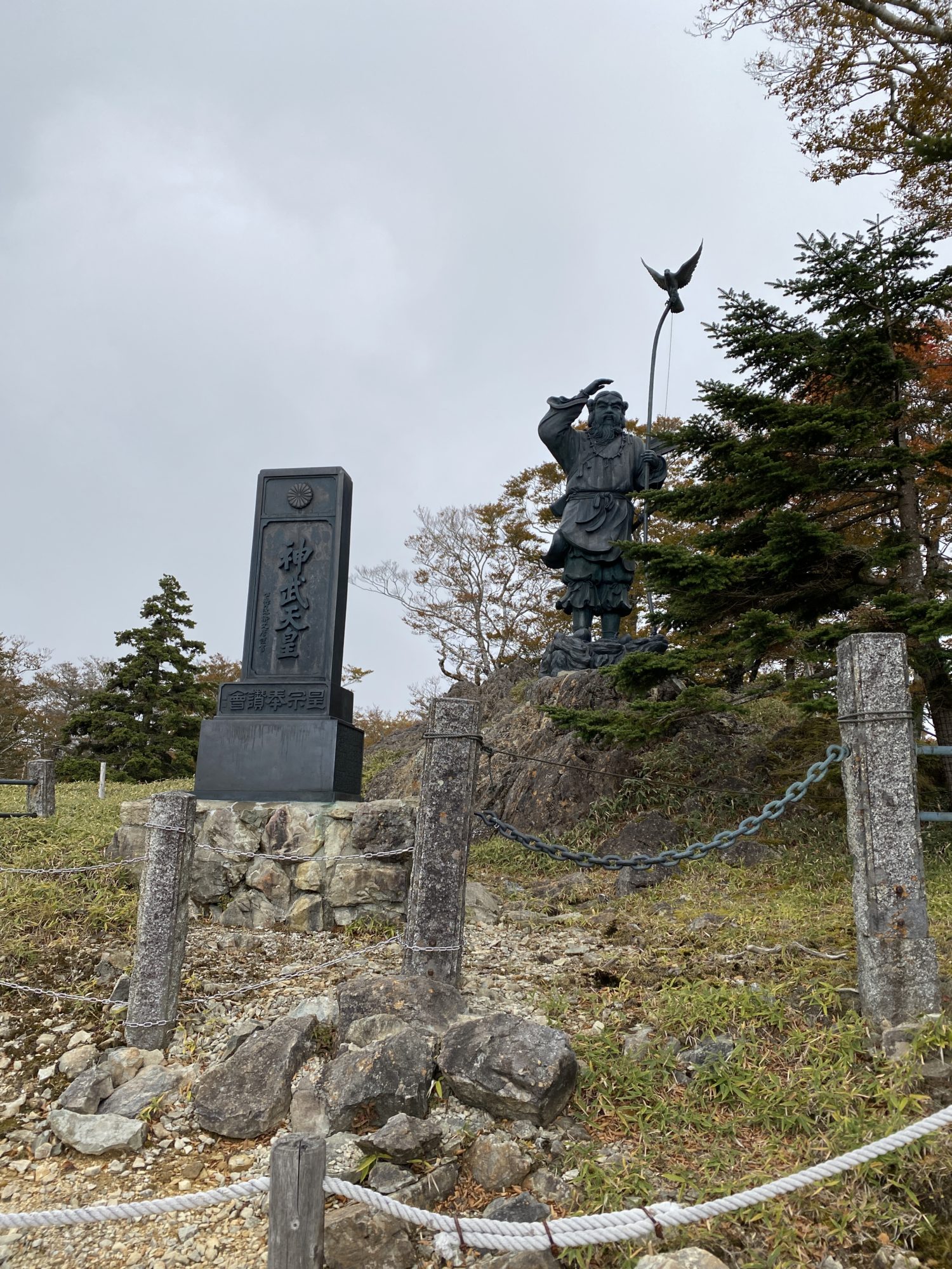 大台ケ原の神武天皇像